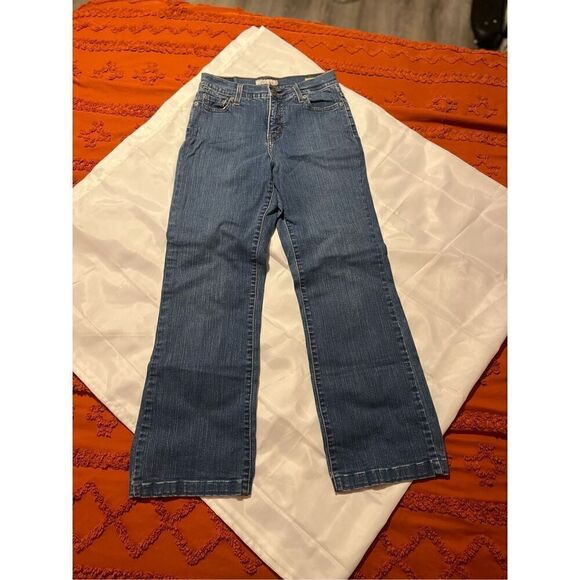Levi's 512 perfectly slimming boot cut. Size 6 medium. ￼ - Picture 1 of 9